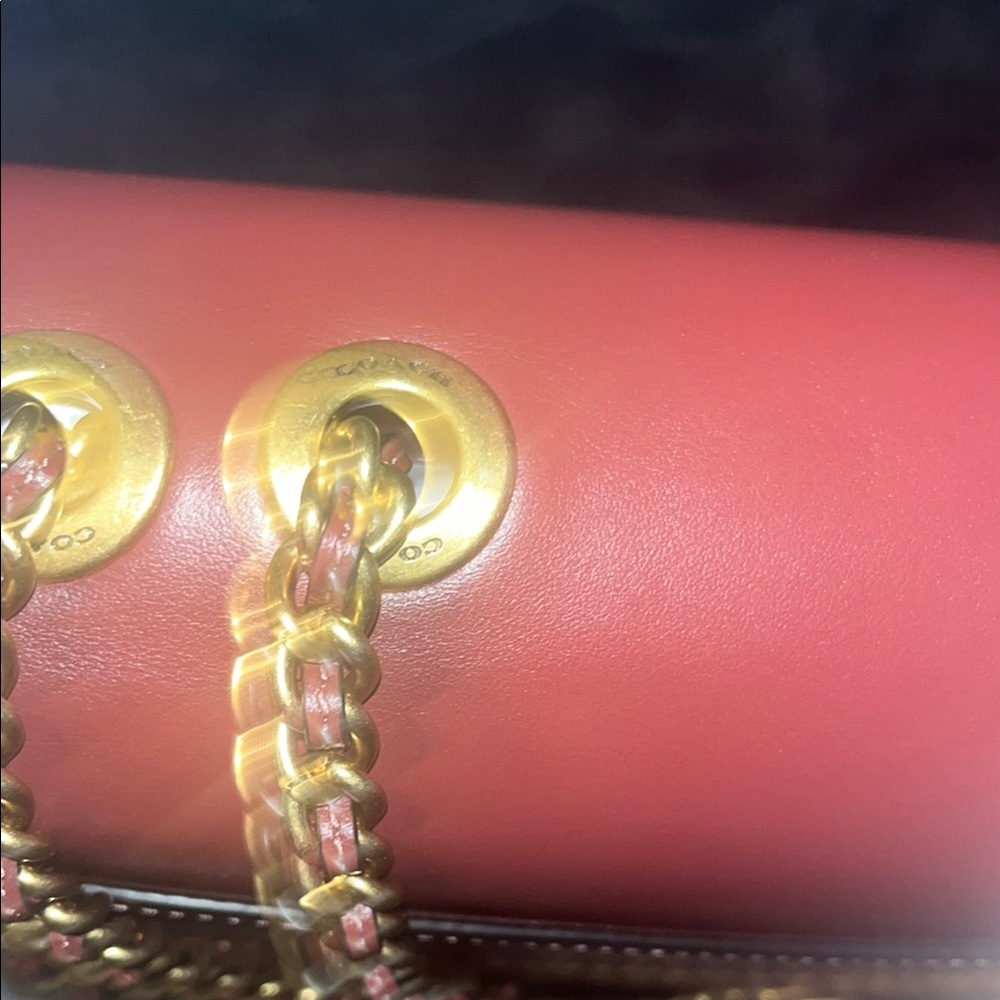 Coach Madison shoulder nah Elegant Burgundy Shoulder Bag with Gold Accents - Picture 4 of 14